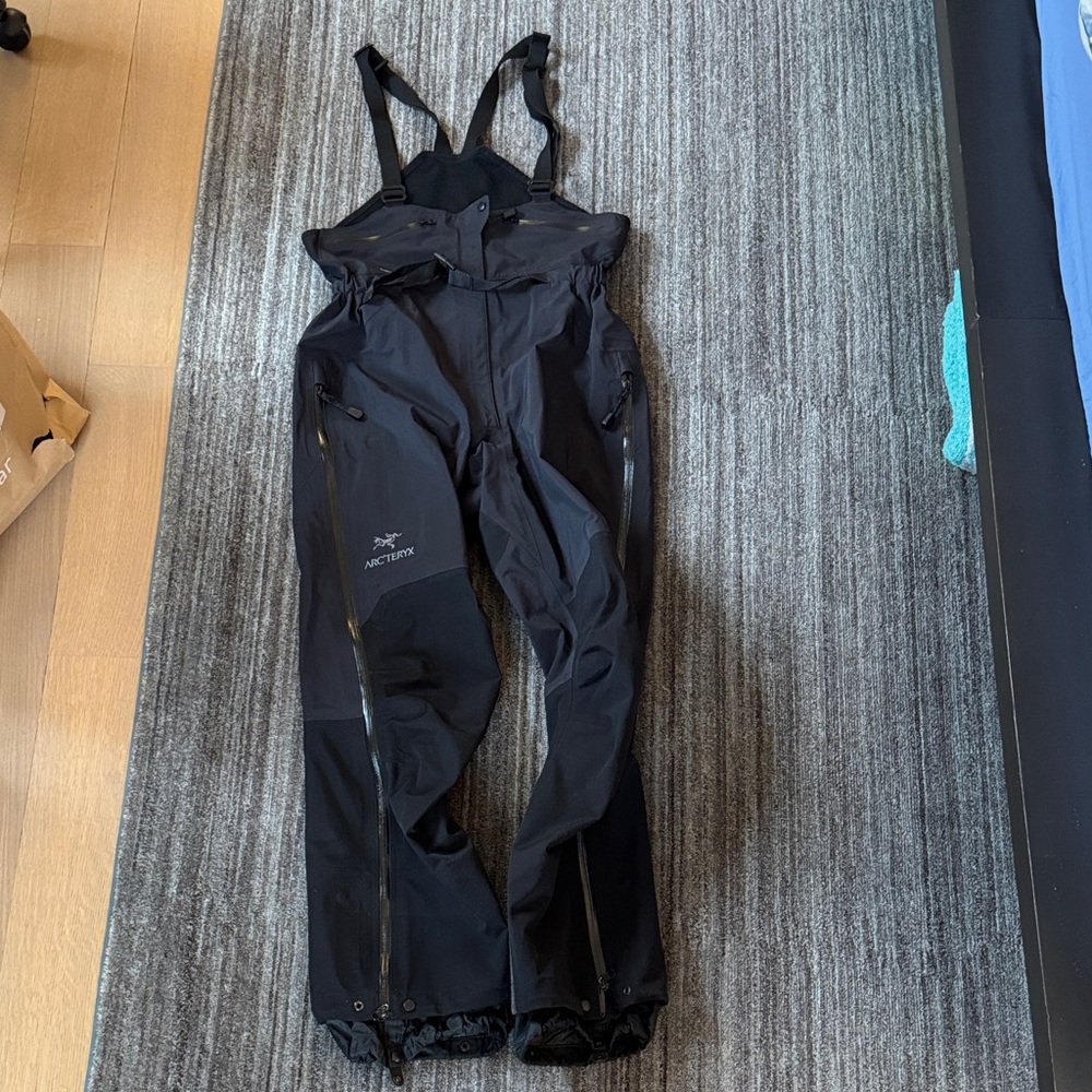 Arc'teryx Black Shell Bib Pants women’s medium